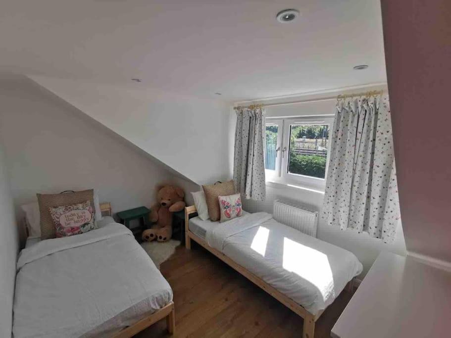 3 Bedroom Well Connected Family Home Free Parking Edinburgh Exterior foto